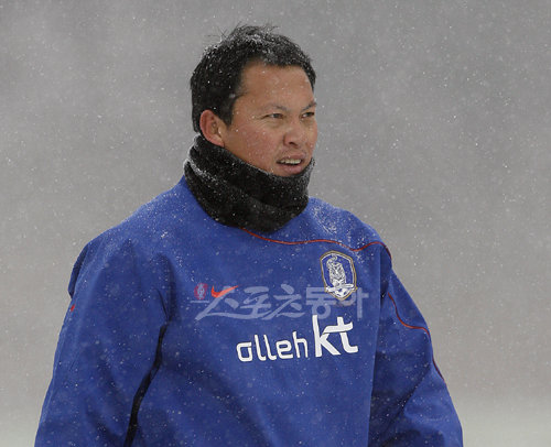 27일 파주 NFC에서 열린 축구국가대표팀 테스트 및 연습경기에 참석한 이운재.