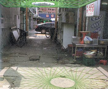 재래시장에 현대예술을 접목한 ‘석수아트프로젝트’는 삶과 예술이 둘이 아님을 보여준다. 사진 제공 아침미디어