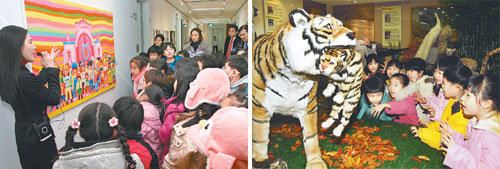 서울 강남구가 구청 복도를 활용해 개관한 ‘복도 안에 미술관’은 30일부터 국내외 작가들의 현대미술 작품전을 연다(왼쪽).
오른쪽은 노원구청 로비에 전시된 호랑이 박제품 모습. 노원구는 호랑이해를 앞두고 ‘동물의 왕국 호랑이 특별 기획전’을 열었다.
사진 제공 강남구·노원구