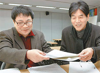 정과리 씨(왼쪽)와 박범신 씨
