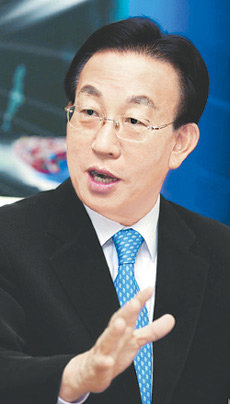 김관용 경북지사는 “경북의 모든 공직자들이 ‘한번 해보자’는 정신으로 일을 할 때 ‘웅도 경북’을 실현할 수 있다”고 말했다. 사진 제공 경북도