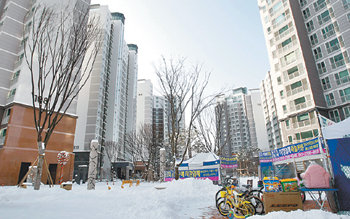 경기 남양주시 진접읍에서 지난해 10월부터 입주를 시작한 동부센트레빌시티 단지. 현재 1∼3단지 입주율이 평균 50% 정도로 저조하다. 남양주=박영대 기자