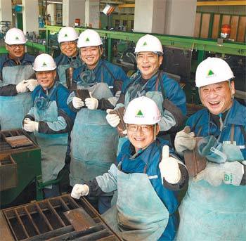 전북기계공고 교사들이 최근 현대중공업에서 기술체험 연수를 하고 있다. 사진 제공 현대중공업