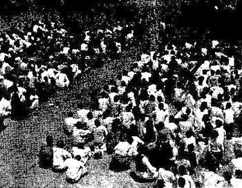 1930년대 서울 서대문경찰서의 ‘룸펜 일제 단속’에 걸려 경찰서에 온 사람들. 오전 2시부터 2시간 동안 시행한 검문에 453명이 잡혔다. 동아일보 자료 사진