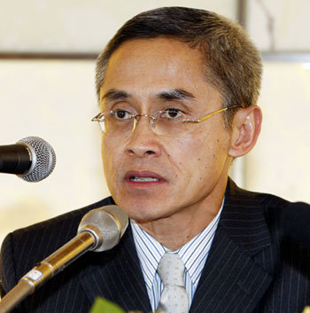 11일 내한한 위띳 문따폰 유엔 북한인권특별보고관이 15일 서울 중구 태평로 서울프라자호텔에서 기자회견을 갖고 취재진의 질문에 대답하고 있다. 김미옥 기자