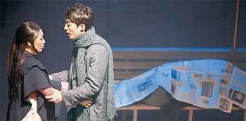 크리스마스를 배경으로 한 오 헨리의 단편소설 두 편을 하나로 엮은 뮤지컬 ‘굿모닝 러브타운’. 사진 제공 쇼팩