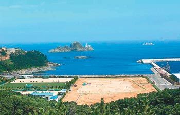 오륙도가 바로 앞인 부산 남구 용호동 백운포 일대가 요트 100척 계류시설을 갖춘 마리나 항으로 개발된다. 사진 제공 남구