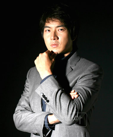 복수를 다룬 드라마 ‘신이라 불리운 사나이’에 출연하는 배우 송일국. 스포츠동아DB