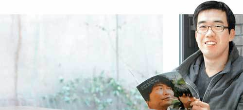 장훈 감독의 두 번째 영화 ‘의형제’에는 데뷔작 ‘영화는 영화다’처럼 여배우가 거의 나오지 않는다. 총각인 장 감독은 “다음에는 꼭 여배우 주연의 영화를 만들고 싶다”고 했다. 원대연 기자