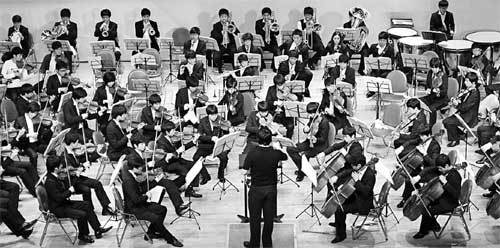 11일 미국 뉴욕 카네기홀 무대에 서는 부산 소년의 집 오케스트라가 지난달 하순 서울 은평문화회관에서 자선음악회를 열기 전 리허설을 하는 모습. 사진 제공 서경덕 성신여대 객원교수