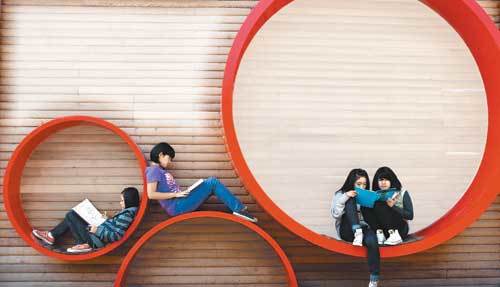 올해부터 특수목적고와 국제중 입시가 자기주도적 전형으로 바뀌면서 입시에서 독서 활동이 차지하는 비중이 커질 것으로 전망된다. 초등학교 저학년부터 책을 가까이하고, 읽은 책에 대해서는 다양한 방식으로 기록을 남기는 훈련을 해야 한다. 동아일보 자료 사진