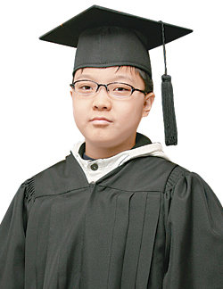 지난해 2월 대전 대덕연구단지의 과학기술연합대학원대에 입학하기 전 독학사 학위를 취득했을 때의 모습. 동아일보 자료 사진