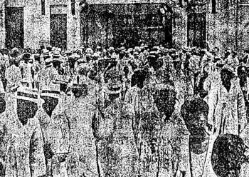 1920년 7월 18일 경성(서울) 단성사에서 열린 일본 동경유학생 순회강연회에 몰린 인파. 동아일보 자료 사진