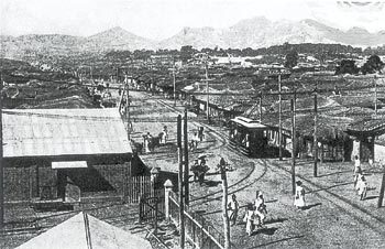 1904년까지 진행된 고종의 서울도시개조사업으로 넓어진 동대문 근처 종로길. 사진 제공 태학사