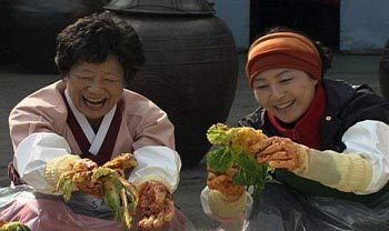 19일 오후 10시 55분 방송하는‘MBC 스페셜-자연밥상, 보약밥상’에서 배우 고두심(오른쪽)은 자연재료로 만든 음식의 소중함을 소개한다. 사진 제공 MBC