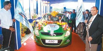 현대자동차 인도법인은 22일(현지 시간) 첸나이 현지에서 수출 100만 대 달성 기념식을 열었다. 인도에 진출한 자동차회사 중 수출 100만 대(누적 기준)를 달성한 것은 현대차가 처음이다. 사진 제공 현대자동차