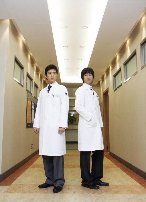 전문 의학드라마로서, 전문성과 감동을 동시에 지닌 것으로 평가받은 MBC ‘하얀 거탑’. 사진제공 MBC