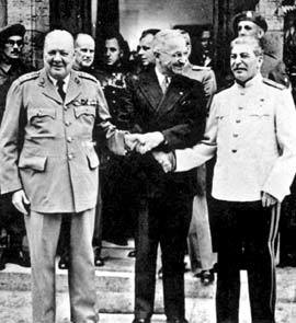 1945년 7월 독일 포츠담에서 만난 윈스턴 처칠과 해리 트루먼, 이오시프 스탈린(왼쪽부터). 사진 제공 에코리브르