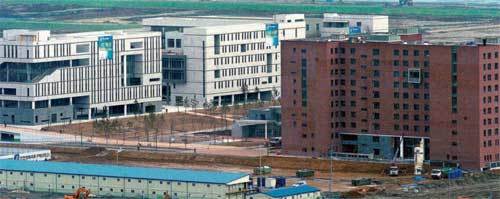 연세대가 송도 국제캠퍼스시대를 연다. 3일 문을 여는 송도 국제캠퍼스는 올해부터 2013년까지 3단계로 나눠 단계별로 조성되고 교육프로그램도 함께 개설된다. 인천=김영국 동아닷컴 객원기자