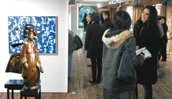 2일 오후(현지 시간) 미국 뉴욕에서 한국의 현대미술 작가들을 소개하는 아트페어인 ‘코리안 아트쇼’ 프리뷰가 시작됐다. 아모리쇼
등이 열리는 아트페어 시즌에 맞춰 열리는 이번 행사에는 25개 갤러리에서 200여 점을 선보였다. 뉴욕=신치영 특파원