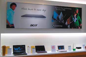 에이서는 지난해 3분기(7∼9월) 델과 레노버 등 세계적인 PC 제조업체를 제치고 HP에 이어 세계 2위의 PC 제조업체로 성장했다. 이 회사는 유연하고 작은 조직을 만들어 덩치가 10배가 넘는 기업들과 경쟁한다. 대만 타이베이에 있는 에이서 본사 제품 전시실. 사진 제공 에이서