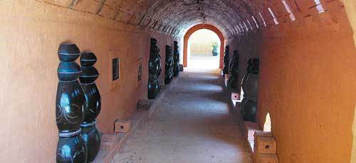 울산 울주군 온양읍 외고산 옹기마을의 옹기문화관 내부. 옹기문화관은 9월 30일부터 25일간 이 마을에서 열리는 ‘울산세계옹기문화엑스포’의 주 행사장으로 사용된다. 울주=정재락 기자