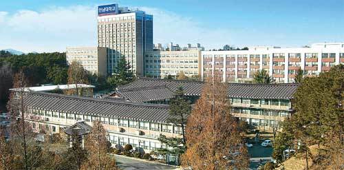 한남대 대학본부인 인돈기념관. 지붕에 기와를 얹었을 때를 가상해 컴퓨터 그래픽 처리한 모습이다. 사진 제공 한남대