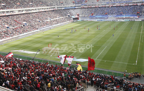 4일 오후 서울월드컵경기장에서 열린 프로축구 쏘나타 K-리그 2010 FC 서울와 수원 삼성의 경기. 경기장 전경.