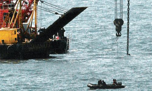 [천안함 침몰]美-英-濠-스웨덴 다국적팀, 폭발 과정-파편 정밀조사
