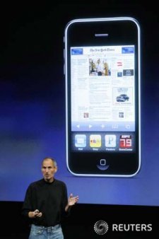 아이폰 OS 4.0 기능을 설명하고 있는 애플 CEO 스티브잡스 ⓒ로이터, 무단전재 및 재배포 금지