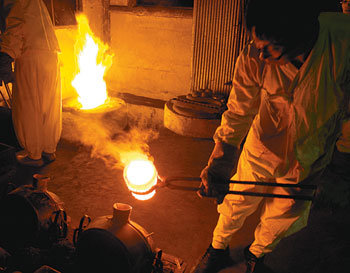 영남문화연구원이 충북 청주고인쇄박물관과 함께 복원 중인 금속활자 제조과정. 사진 제공 영남문화연구원