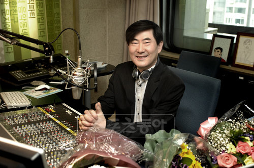 ‘골든디스크’를 진행해온 김기덕이 25일 방송을 끝으로 37년 DJ 인생에 마침표를 찍었다. [사진제공=MBC]