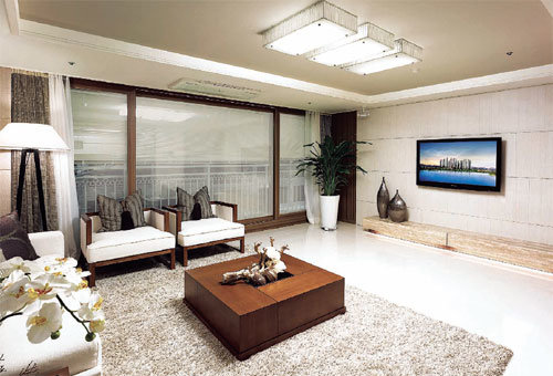 벽산건설이 짓는 ‘서수원 블루밍 레이크’ 119m2 거실. 발코니 무료 확장 혜택이 있어 실내 공간은 165m2 크기에 해당한다. 사진 제공 벽산건설