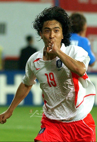 안정환이 중국 슈퍼리그에서 맹활약을 펼치며 30일 발표되는 남아공월드컵 예비명단에 포함될 가능성이 커졌다.스포츠동아DB