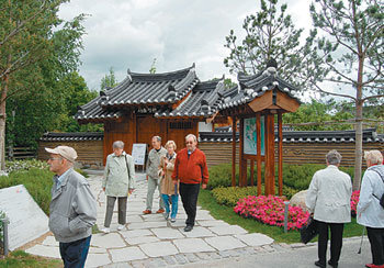 독일 베를린 마르찬 자유공원 안에 있는 서울정원. 베를린 시와 서울시의 우호 증진을 위해 2006년 3월 개장했다. 정원에는 한국을 상징하는 정자와 장독대, 소나무 등이 설치돼 있다. 사진 제공 서울시