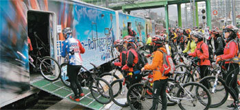 자전거를 싣고 기차여행을 떠날 수 있는 에코레일. 사진 제공 코레일 부산경남본부