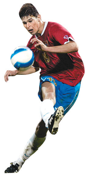 세르비아 공격수 202cm 지기치  202cm의 큰 키에 발군의 점프력까지 갖춘 니콜라 지기치는 장신 군단 세르비아 공격의 핵. 세르비아는 주전들의 평균 키가 186.9cm에 이른다. 동아일보 자료 사진