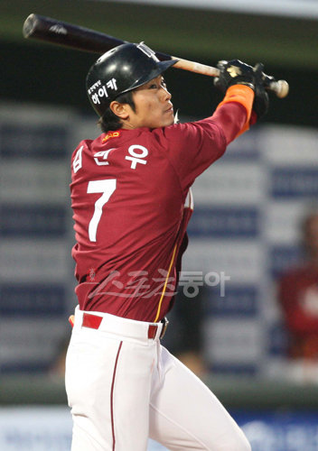 어머니의 지극한 사랑으로 올 시즌 꽃을 피우기 시작한 넥센 김민우가 5일과 6일 문학 SK전에서 각각 김광현과 송은범을 상대로 홈런을 뽑아내는 괴력을 발휘했다.