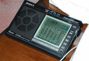 임태희 노동부 장관 집무실에 있는 23년 된 단파 라디오.