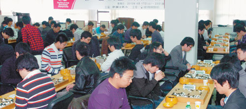 지난달 열린 LG배 세계기왕전 예선에서 한국과 중국 기사들이 대결을 펼치고 있다. 올해 한국 기사들은 중국 기사와의 대결에서 31%의 승률밖에 올리지 못했다. 사진 제공 한국기원