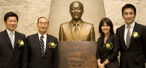 왼쪽부터 정몽규 현대산업개발 회장, 김진현 포니정재단 이사장, 신애라 씨, 차인표 씨. 사진 제공 현대산업개발