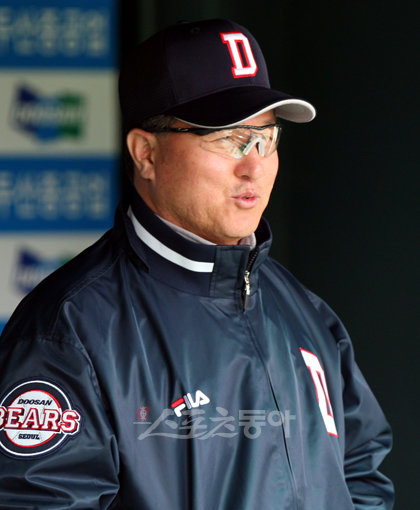 16일 문학 SK전에서 작전 실패로 뼈아픈 역전패를 당했다. 그러나 두산 김경문 감독은 “또 다른 공부를 했다”며 잃은 것보다 얻은 것을 강조했다. 스포츠동아DB