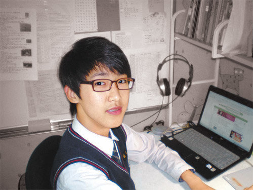 김민준 군은 자신의 공부 방법을 믿고 꾸준히 공부한 결과 1학년 2학기 기말고사에서 ‘전교 10등 안에 들겠다’는 목표를 달성했다.