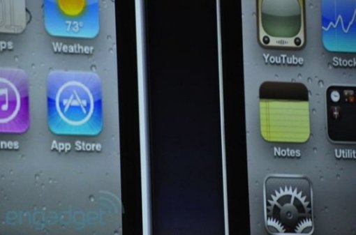 아이폰 3Gs(좌)와 아이폰4(우)의 해상도 비교. 자세히 보면 글씨가 더 선명하게 보이는 것을 알 수 있다