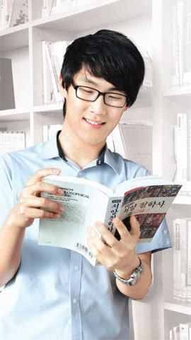 “스스로 공부하는 습관을 들이기 시작하면서 성적이 오르기 시작했다”는 서울 동북고 김세영 군.