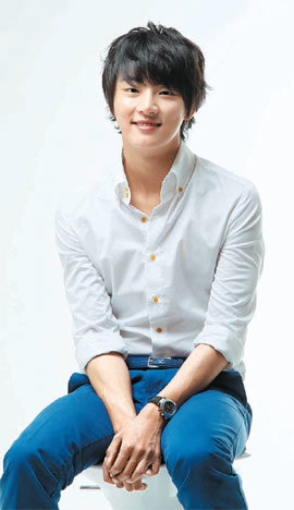 제빵왕 김탁구’의 타이틀 롤을 거머쥔 윤시윤은 거침없이, 그러나 겸손하게 말하는 ‘말발’이 돋보였다. 그는 “드라마에서 아버지 역할을 맡은 전광렬 선배님처럼 카리스마 있고, 월드스타 비 선배님처럼 노력한 만큼 당당한 배우로 성장하고 싶다”고 말했다. 변영욱 기자