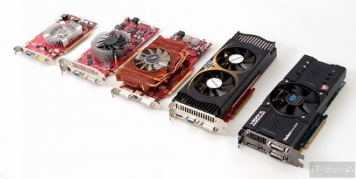 왼쪽부터 차례로 지포스 8600 GT, 지포스 9600GT, 그리고 라데온 HD 4850과 지포스 GTX 260, 라데온 HD 5870 Vapor-X의 순이다