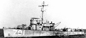 1950년 6월 26일 대한해협 근해에서 600여 명의 무장병력을 태우고 침투하던 1000t급 북한의 무장수송선을 포격전 끝에 격침시킨 한국 해군 최초의 전투함인 백두산함. 동아일보 자료 사진