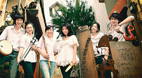 2일 열리는 골목길 콘서트에 출연하는 크로스오버국악밴드 ‘아비오’. 사진 제공 또따또가