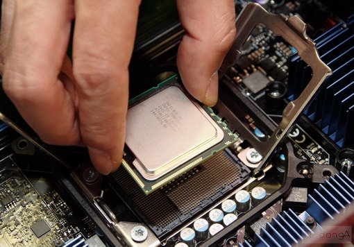2010년 7월 현재 최고의 성능을 자랑하는 코어 i7 980X CPU